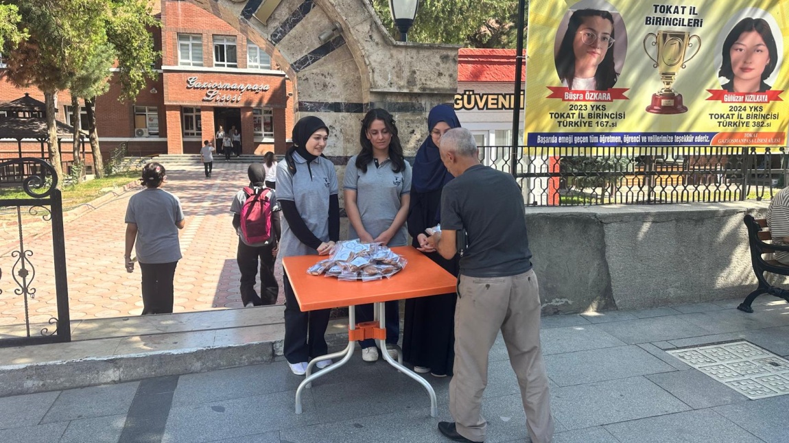 Okulumuzda Mevlid Kandili münasebetiyle kandil simidi dağıtıldı...